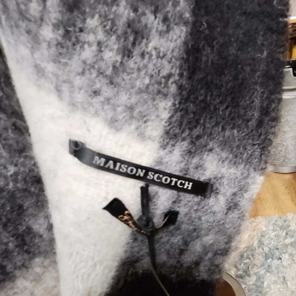 Maison Scotch NWT Black, Grey & White Wool Scarf - Picture 7 of 7